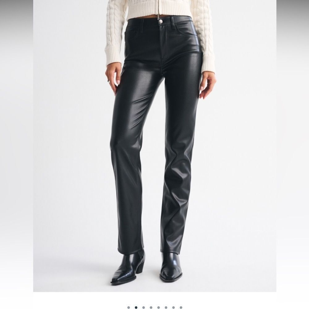 Abercrombie & Fitch 90’s Straight Ultra High Rise Vegan Leather Pants 6 short